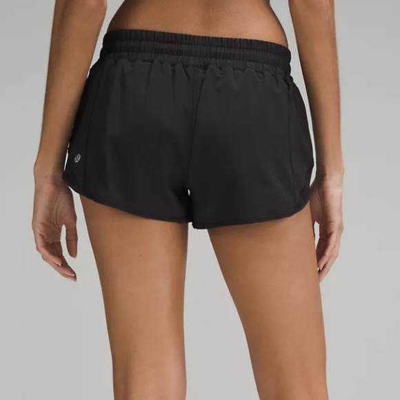 Lululemon Women's Hotty Hot Black Low-rise 2.5" Shorts Size Small NWT - Picture 4 of 6